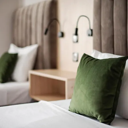 酒店 Garni Jugoslavija 3*